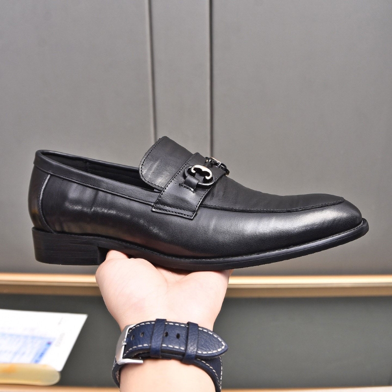 G*u*i leather shoes